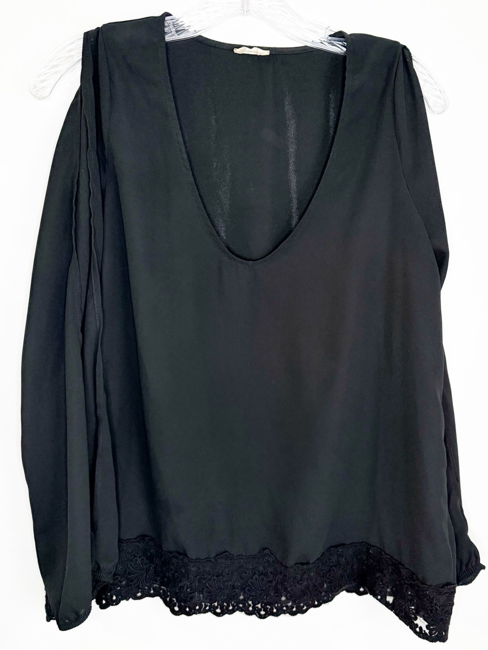 Tobi Black V-Neck Long Split Sleeve Top with Lace Hem